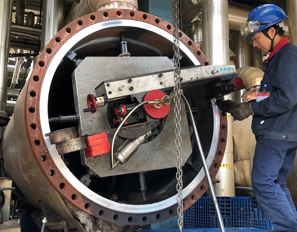 O que precisamos prestar atenção ao usar a máquina portátil para revestimento de flanges?